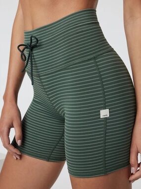 Vuori Daily Short Aspen Stripe